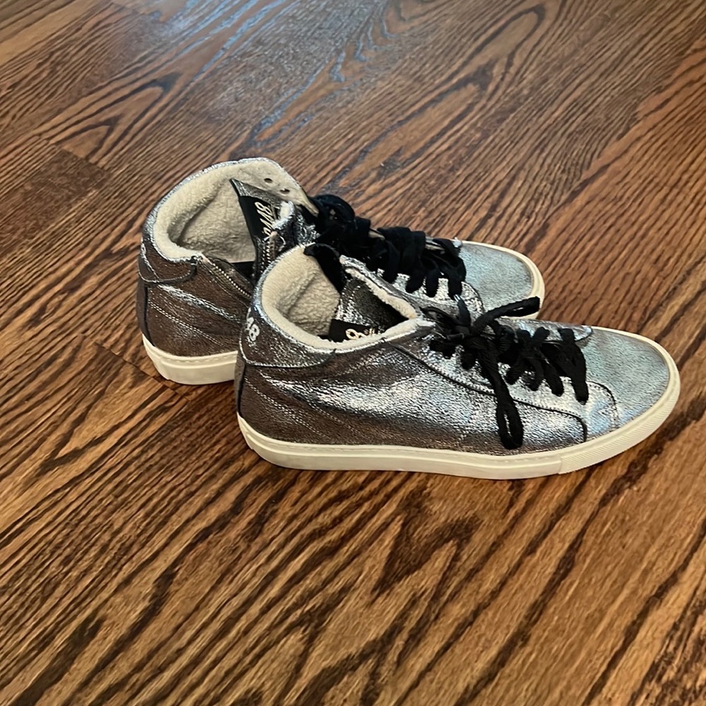 P448 Silver high top sneakers!